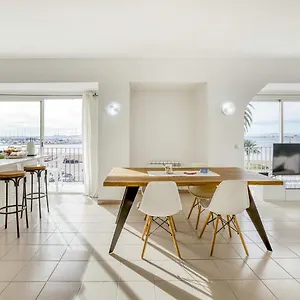 https://apartamento-veuras-el-mar-roses-playa.topcostabravahotels.com